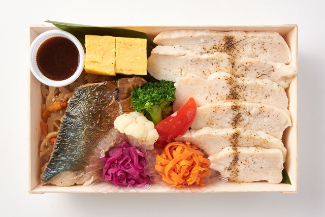 TOTONOE+（トトノエプラス）（東京店）-アマニ鶏のスチームチキン〜シャリアピンソース〜＆国産さば塩焼き