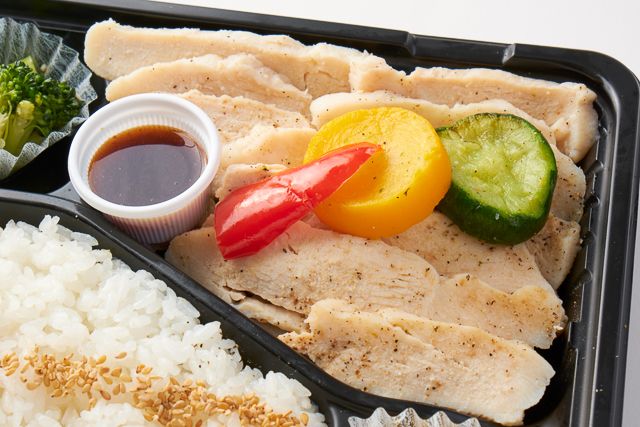 頂飯-ITADAKIMESHI-（東京店）-アマニ鶏の蒸し焼き シャリアピンソース