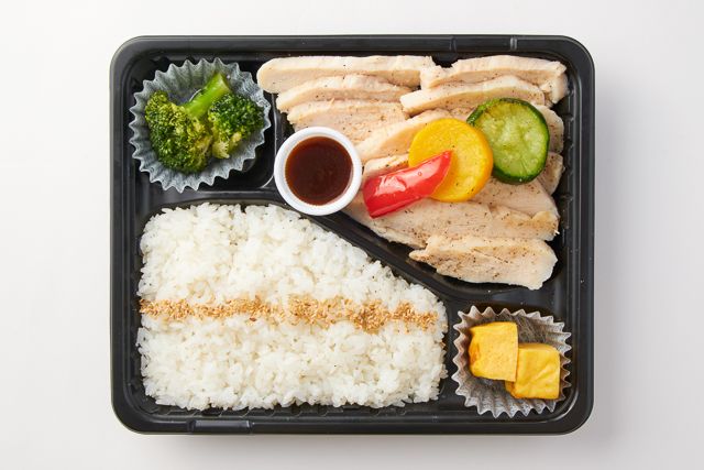頂飯-ITADAKIMESHI-（東京店）-アマニ鶏の蒸し焼き シャリアピンソース