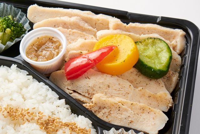 頂飯-ITADAKIMESHI-（東京店）-アマニ鶏の蒸し焼き ネギ塩だれ