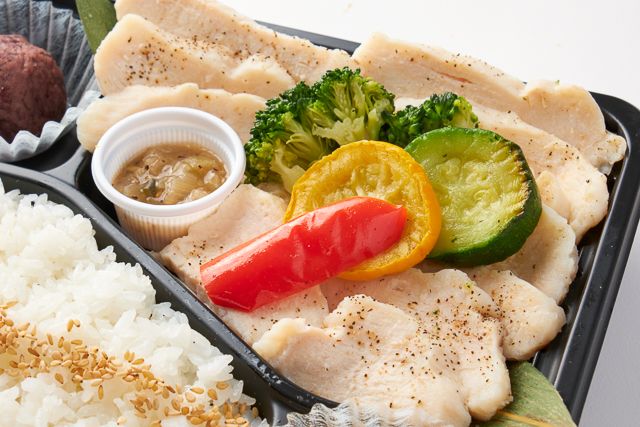 頂飯-ITADAKIMESHI-（東京店）-おはぎ付き アマニ鶏の蒸し焼き ネギ塩だれ
