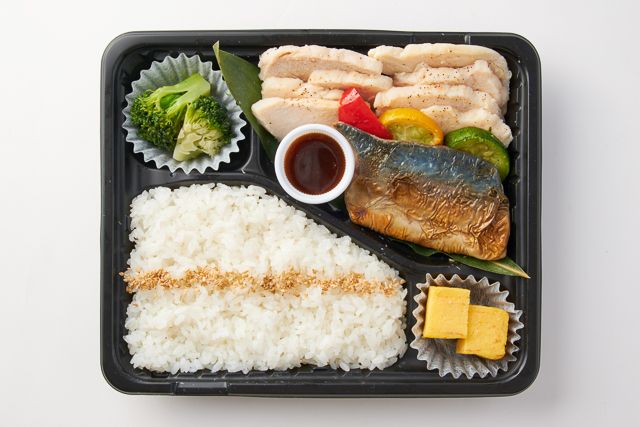 頂飯-ITADAKIMESHI-（東京店）-焼き塩サバとアマニ鶏蒸し焼き シャリアピンソース