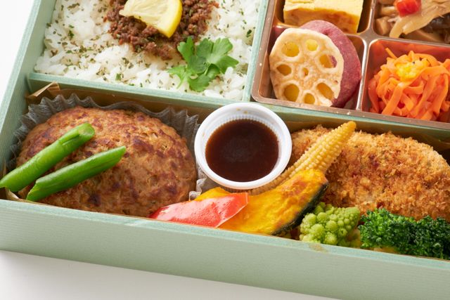 TABLE MOTHER（東京店）-【山】白身魚香草パン粉焼き＆ハンバーグ～シャリアピンソース～