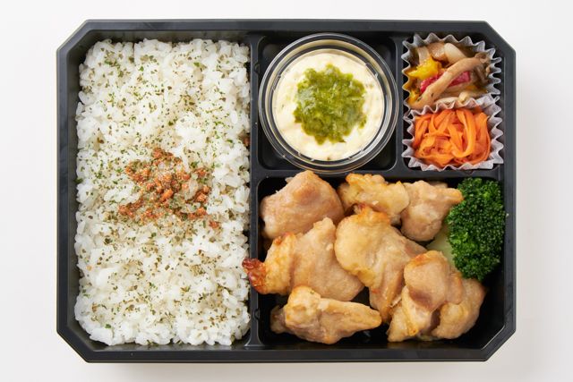 たるたる（東京店）-鶏モモ肉の塩麹焼き バジルたるたるソース