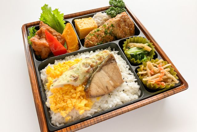 KURA-SHINO kitchen（東京店）-いろどり-ぶりの照り焼きと若鶏のからあげ-