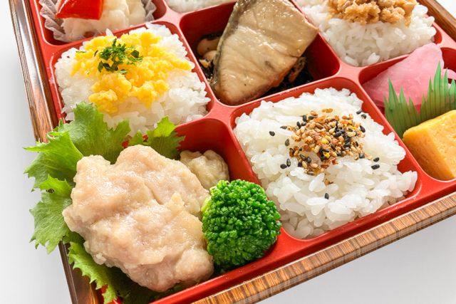 KURA-SHINO kitchen（東京店）-【お茶なし】ひだまり-ぶりの照り焼きと鶏肉の塩こうじ焼き-