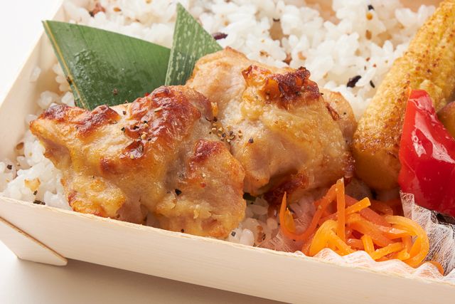 B.LOGIC（東京店）-塩麹グリルチキンと彩りバランスBOX（雑穀米）