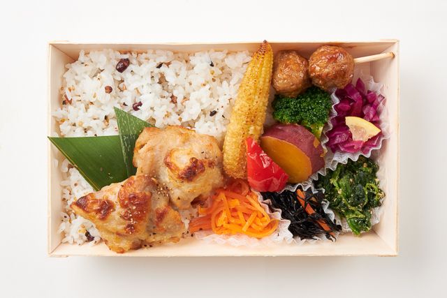 B.LOGIC（東京店）-塩麹グリルチキンと彩りバランスBOX（雑穀米）