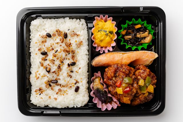 味いち健美-【25品目とたんぱく質が摂れる】鶏黒酢あん・銀鮭弁当