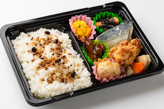 味いち健美-【25品目とたんぱく質が摂れる】根菜サバ塩麹・唐揚げつくね鶏レバー弁当