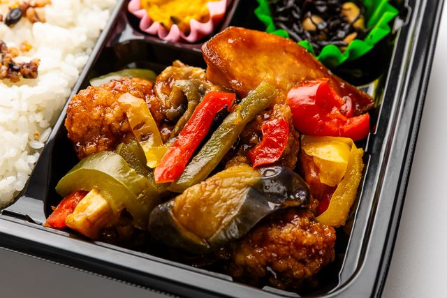味いち健美-【25品目とたんぱく質が摂れる】豚根菜黒酢あん弁当