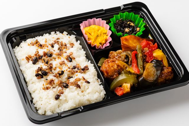 味いち健美-【25品目とたんぱく質が摂れる】豚根菜黒酢あん弁当