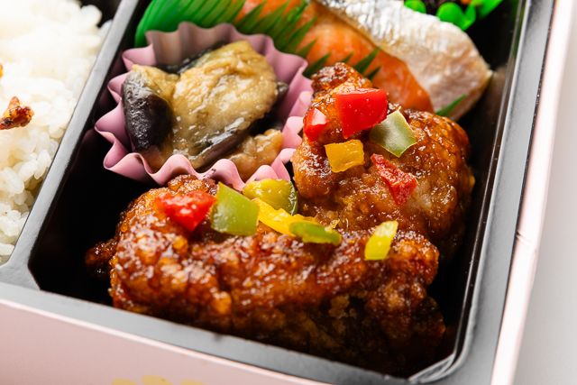 味いち健美-スーパーフード＆MCTオイル【25品目とたんぱく質が摂れる】鶏黒酢あん・銀鮭弁当