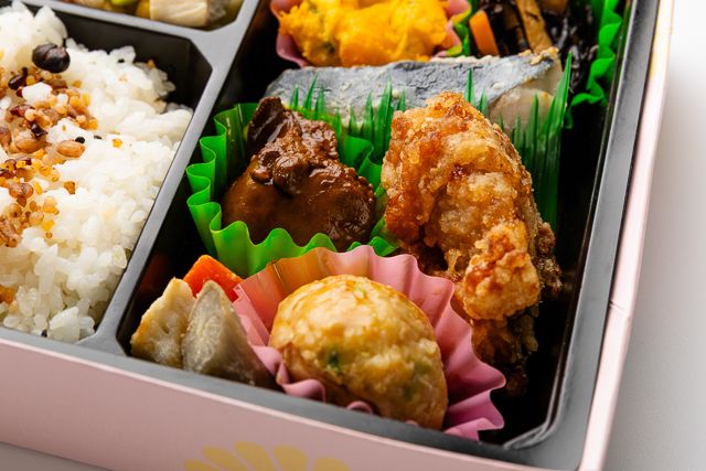味いち健美-スーパーフード＆MCTオイル【25品目とたんぱく質が摂れる】根菜サバ塩麹・唐揚げ弁当