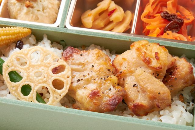 Gemma［ジェンマ］（東京店）-塩麹チキンと厳選8種の旬彩デリ（雑穀米）
