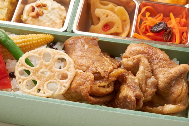Gemma［ジェンマ］（東京店）-ポークジンジャーと厳選8種の旬彩デリ（雑穀米）