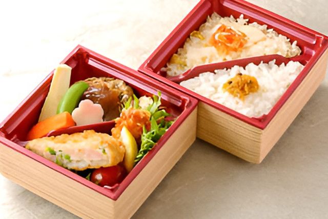 梅の花 四日市店-豆腐ハンバーグと豆腐海老カツの二種御飯弁当