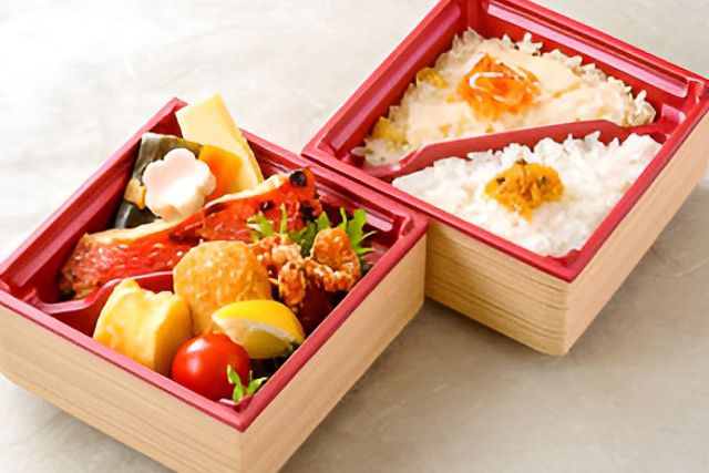 梅の花 小牧店-魚の西京焼きと卯の花コロッケの二種御飯弁当