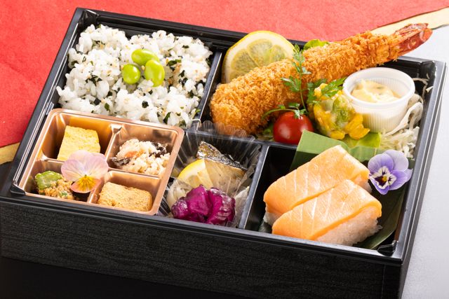 恵比寿膳（京都店）-富山県産ます寿司弁当～特選トロます寿司と手仕込みエビフライ～