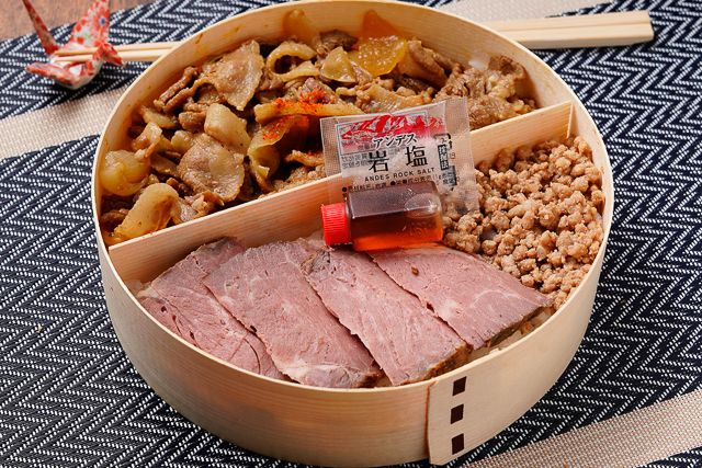 彩うらら-炭火焼き サーロインステーキ＆焼肉わっぱ弁当［U-09］