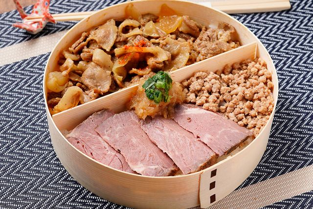 彩うらら-炭火焼き サーロインステーキ＆焼肉わっぱ弁当［U-09］