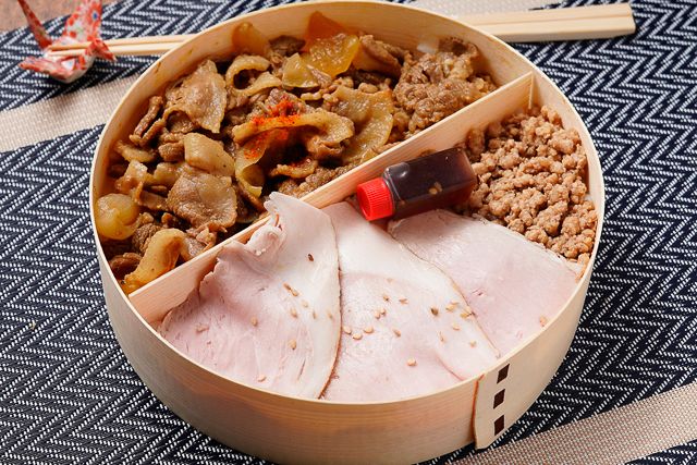 彩うらら-薄切り 炭火焼き ローストポーク＆焼肉わっぱ弁当［U-08］
