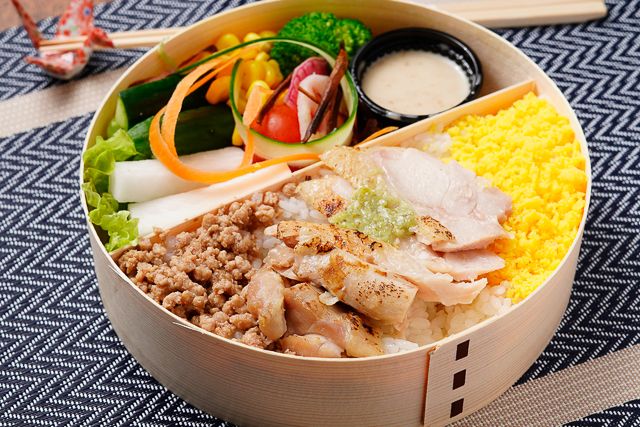 彩うらら-チキンソテー柚子胡椒わっぱ弁当［U-05］
