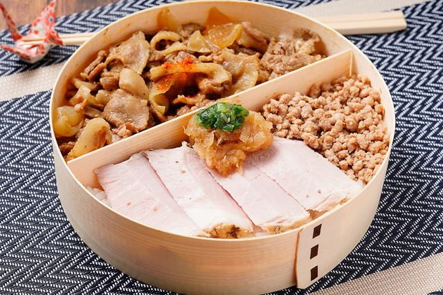 彩うらら-炭火焼き ポークステーキ＆焼肉わっぱ弁当［U-10］