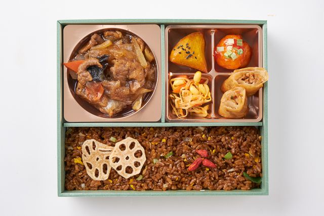 旬華 jupiter（岩槻店）-星華-炒飯と牛肉の黒胡椒炒め-