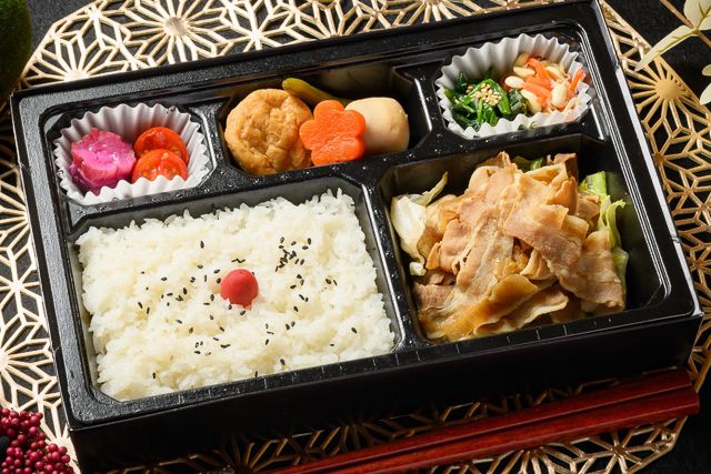 彩り三膳-豚の生姜焼き弁当