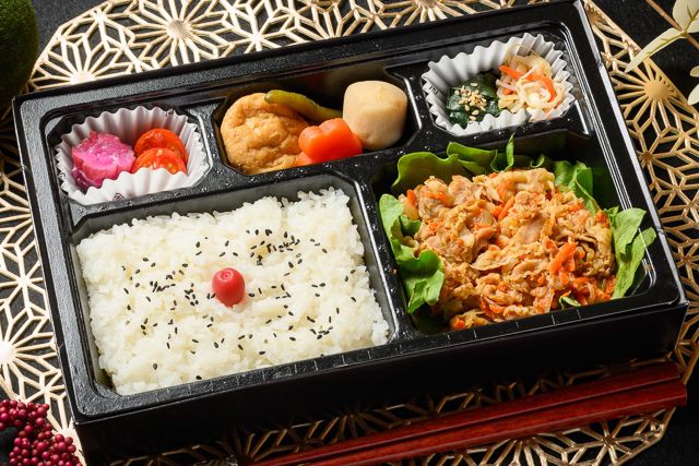 彩り三膳-牛すき焼き弁当