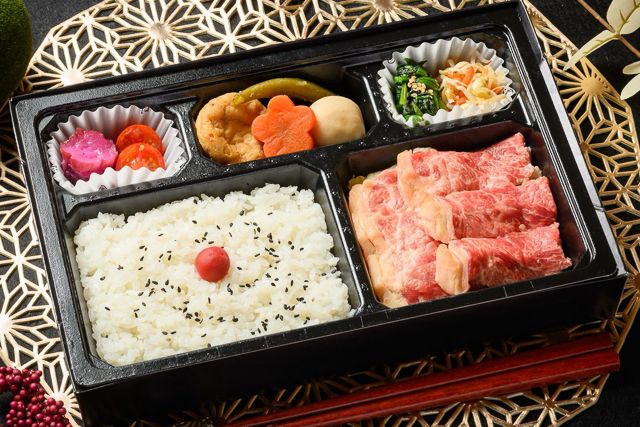 彩り三膳-サーロインステーキ弁当