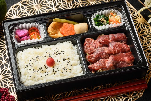 彩り三膳-牛ハラミ弁当