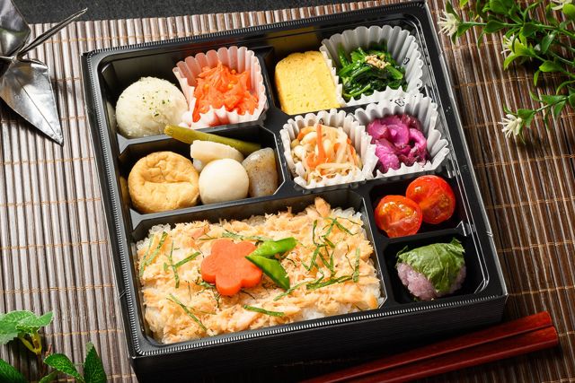 彩り三膳-鮭のほぐし身御膳