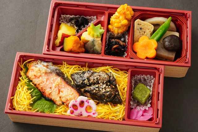 麹屋 花よし-銀鮭塩麹焼きと若鶏の炭火焼き