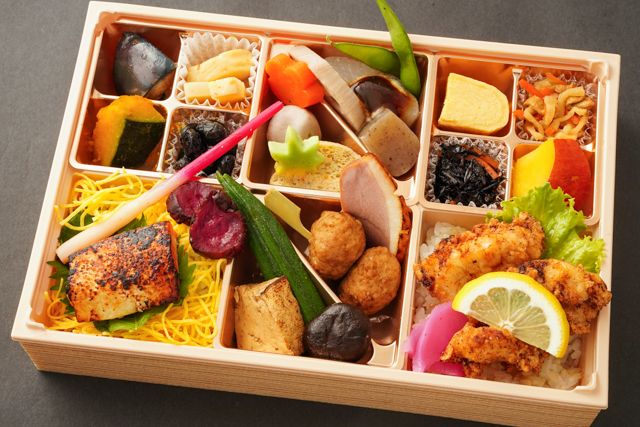 麹屋 花よし-鮭ハラス西京焼きと若鶏塩麹漬け唐揚げ