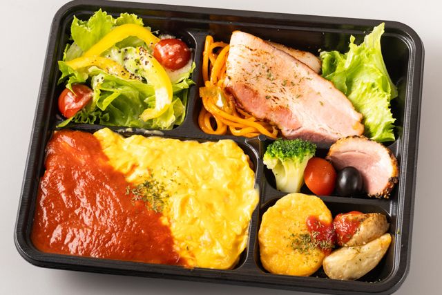 とろとろオムライスのオムタマ亭（札幌店）-とろ～りオムライスと厚切りベーコン弁当（トマトソース）