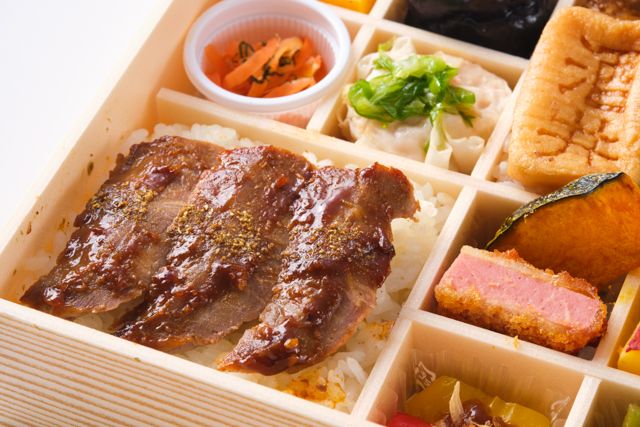 酒井商会（名古屋店）-サーロインステーキと牛すきのWごはん御膳