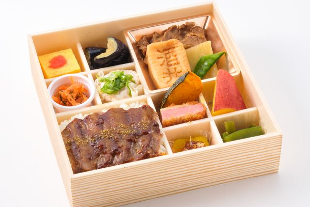 サーロインステーキと牛すき焼き御膳