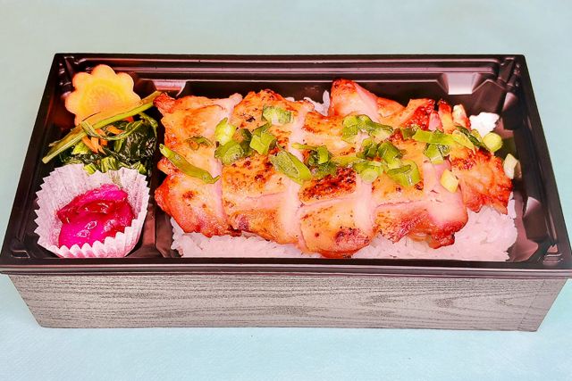北の彩亭 桜小町-和風炭火焼鶏ももステーキ弁当