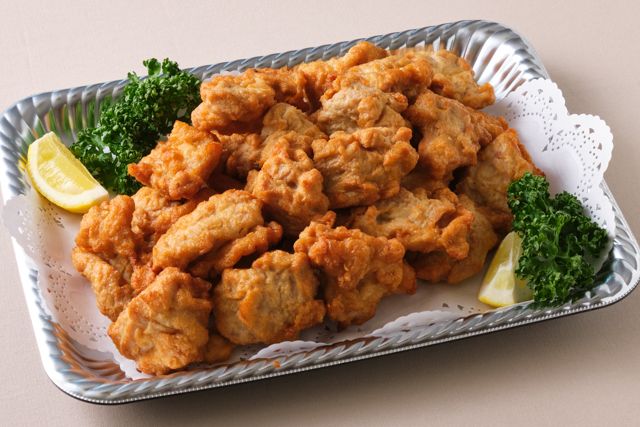 山盛り1kg！若鶏の唐揚げ