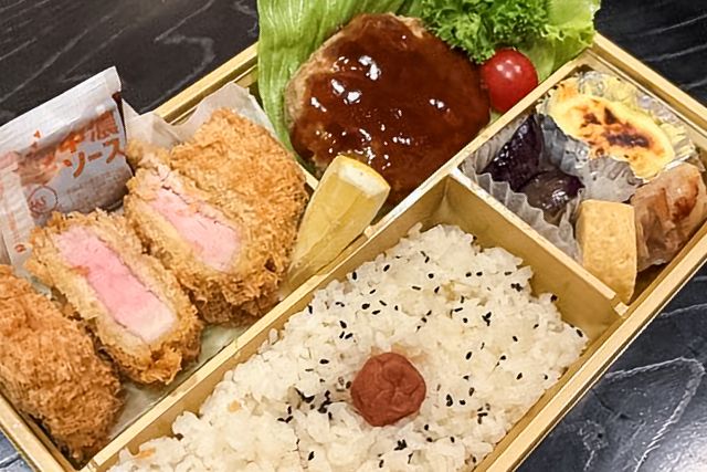 仕出し割烹空海-厚切りヒレカツと煮込みハンバーグ