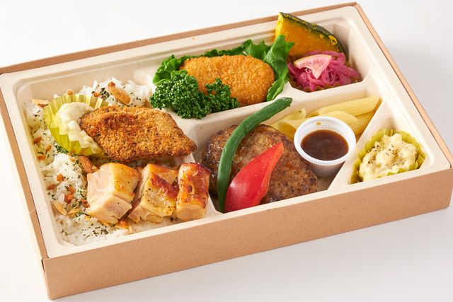Kitchen Palette（福岡店）-三種メインの豪華洋食フル弁当【白米】