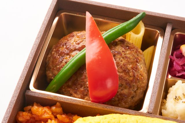 洋食亭 Silver spoon（福岡店）-完熟トマトのオムライス ＆ シャリアピンハンバーグ