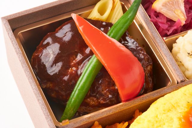 洋食亭 Silver spoon（福岡店）-完熟トマトのオムライス ＆ デミグラスハンバーグ