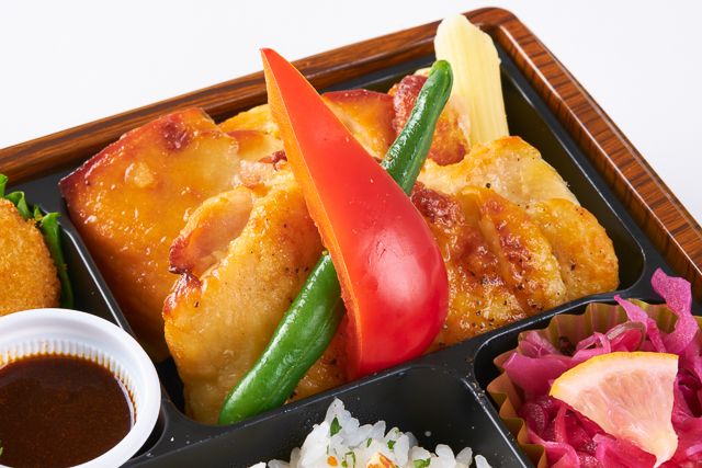WERK―街の洋食―（福岡店）-香ばしチキンステーキ（シャリアピンソース） ＆ 蟹クリームコロッケ