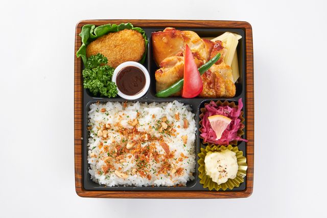 WERK―街の洋食―（福岡店）-香ばしチキンステーキ（シャリアピンソース） ＆ 蟹クリームコロッケ