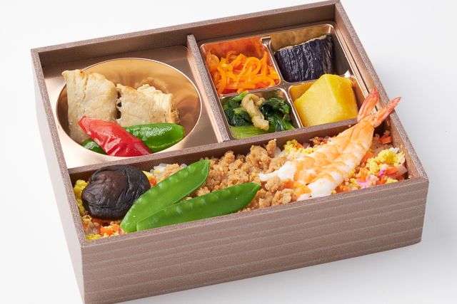 鮨・割烹 華やぎ（東京店）-鶏そぼろと海老の華ちらし御膳～鰆の西京焼き～