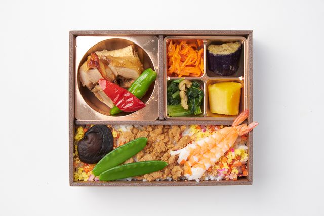 鮨・割烹 華やぎ（東京店）-鶏そぼろと海老の華ちらし御膳～若鶏の香味焼き～