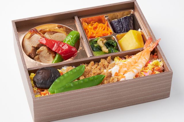 鮨・割烹 華やぎ（東京店）-鶏そぼろと海老の華ちらし御膳～若鶏の香味焼き～